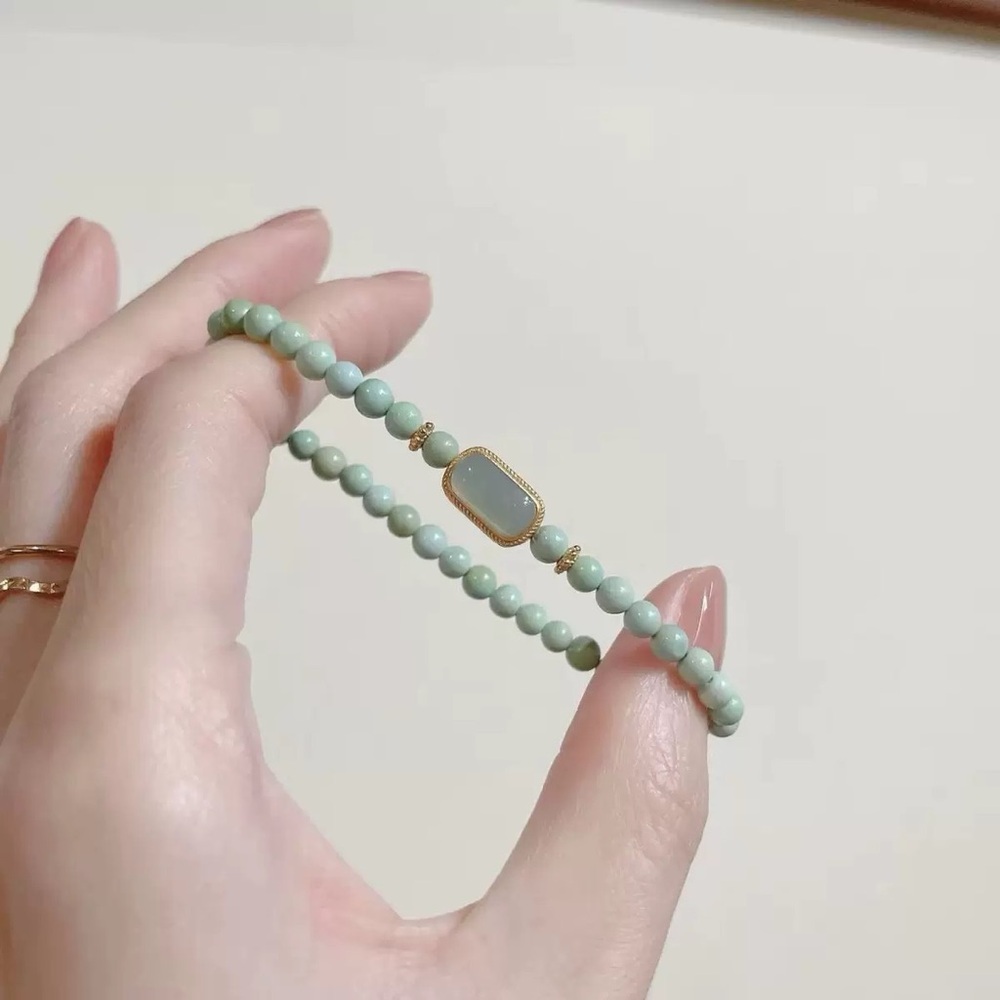 4/$15 Elegant Green Stone Beaded Bracelet